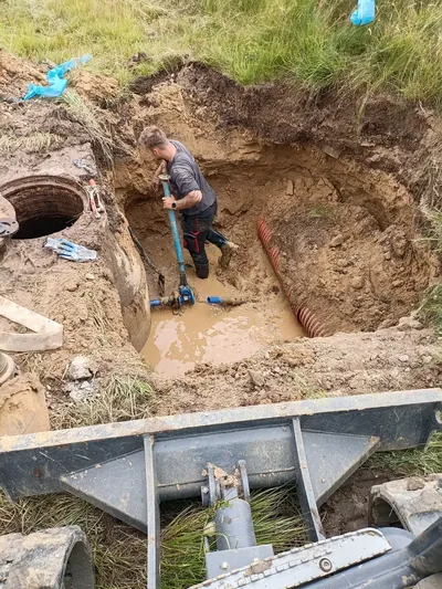 Rozkopana sieć wodociągowa przy zbiornikach przeciwpożarowych - Wrocław